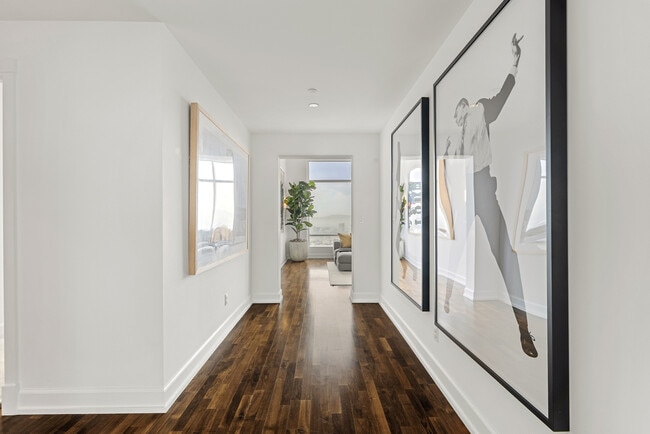 Building Photo - 900 W Olympic Blvd