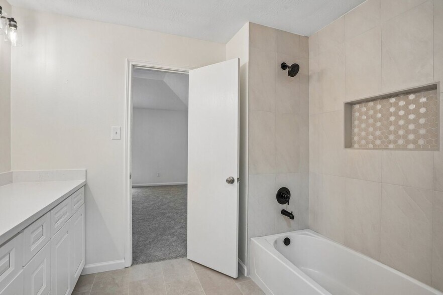 Building Photo - 4419 Crossvine Ave