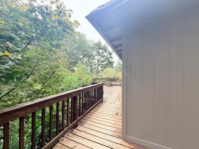 Building Photo - Serene 1-Bedroom Home with Privacy & Nature Views