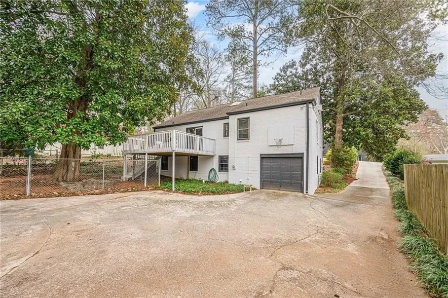 Building Photo - 4300 Rickenbacker Way NE