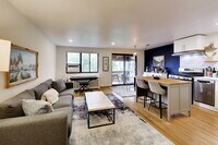 Building Photo - Top-Floor Rosslyn Condo with Georgetown Views
