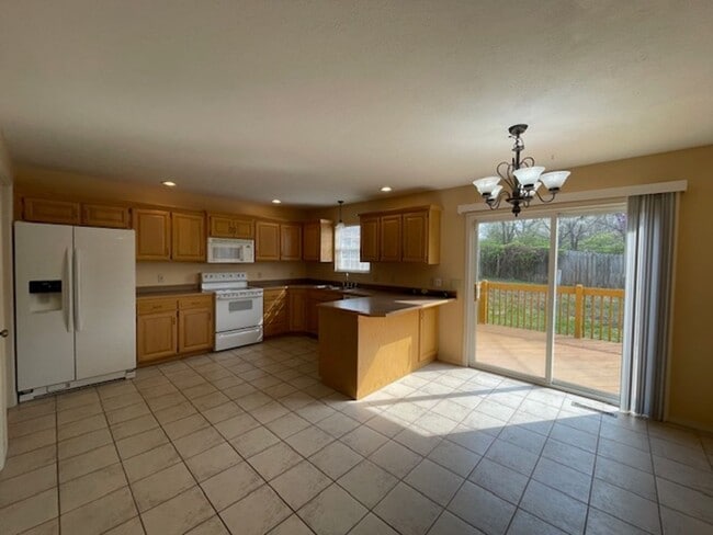 Building Photo - 4 Bedroom Home in SE Springfield!