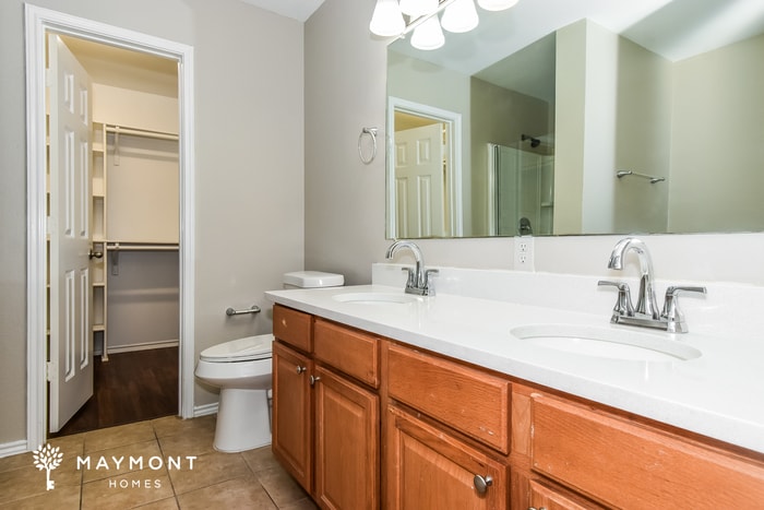 Building Photo - 512 Laurel Ln