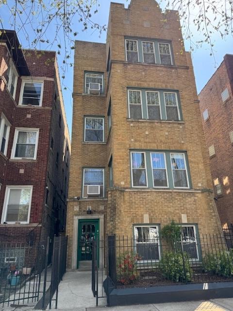 Building Photo - 3 bedroom in Chicago IL 60625