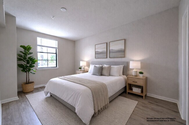 Building Photo - 1x1 Bright & spacious, convenient 1st floor unit. New flooring throughout, new washer/dryer & stove!