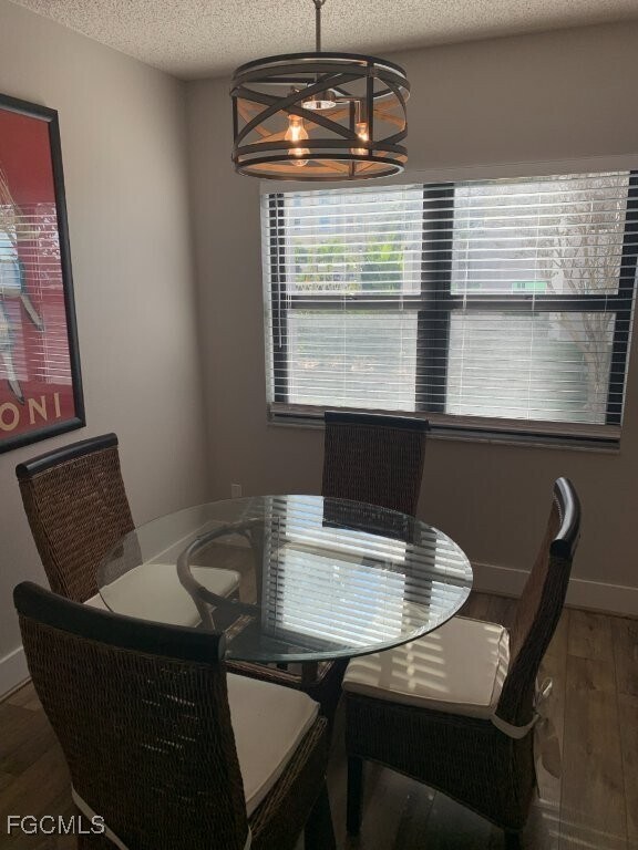 Building Photo - 1925 Clifford St