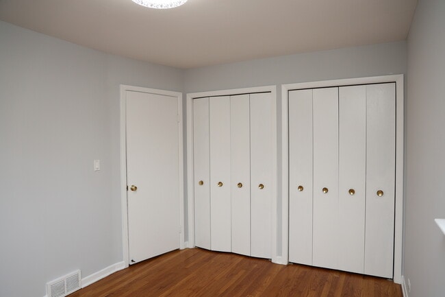 Building Photo - 9622 N Kildare Ave