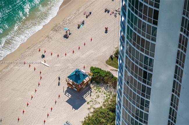 Building Photo - 15901 Collins Ave