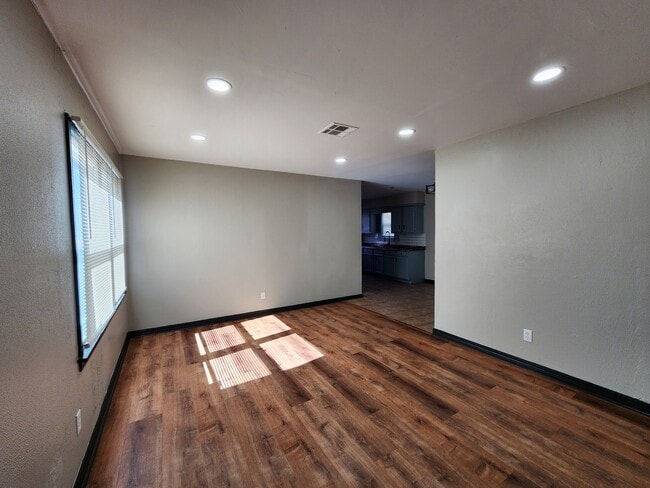 Building Photo - 3117 SW 37th St