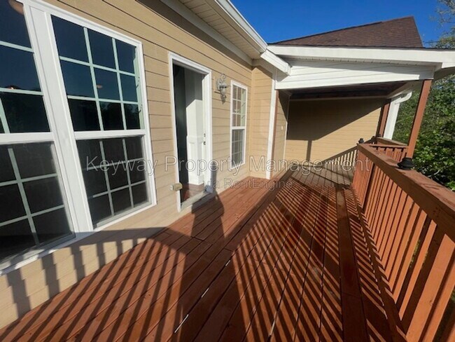 Building Photo - 880 Willow Lake