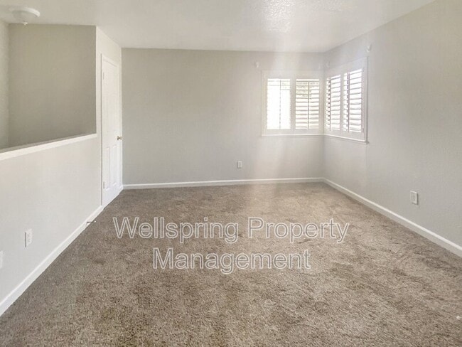 Building Photo - 1529 Pyrenees Ave