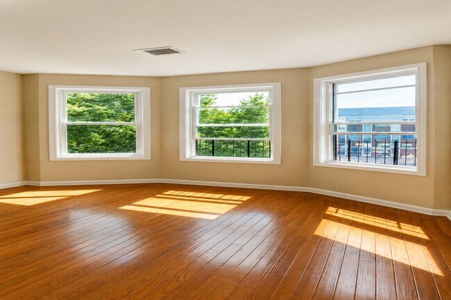 Building Photo - 52 3rd St