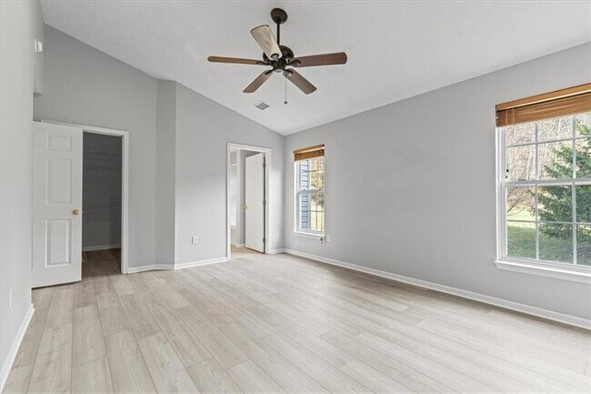 Building Photo - 700 Bush Dr