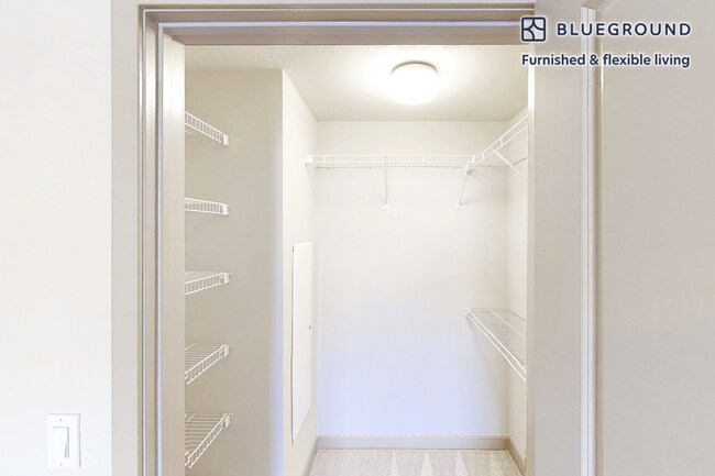 Building Photo - 121 E Rte 66