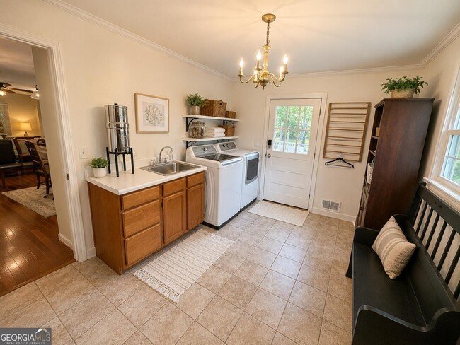 Building Photo - 2653 Club Valley Dr NE