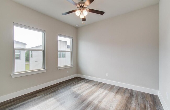 Building Photo - 1741 Cove Cres Ct