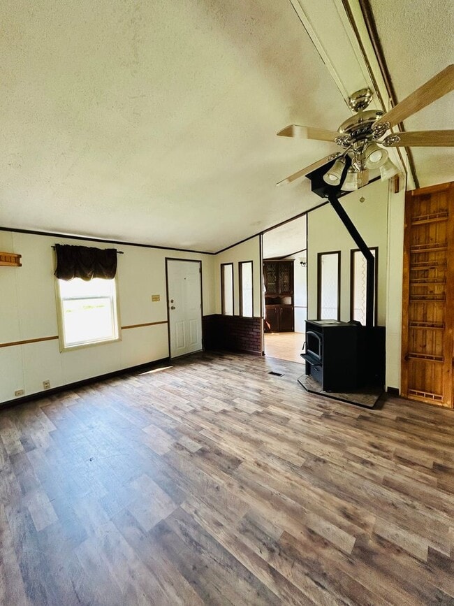 Building Photo - Country 3 Bed / 2 Bath Home for RENT
