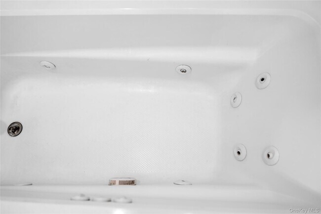 Building Photo - 46 Crown St