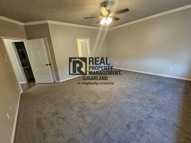 Building Photo - Executive Living in the Heart of Sugar Land