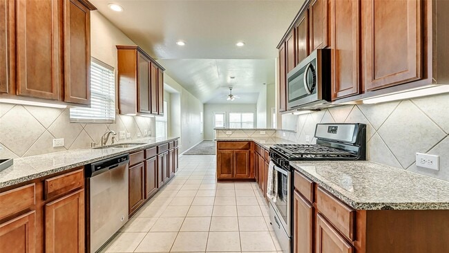 Building Photo - 32706 Oak Heights Ln