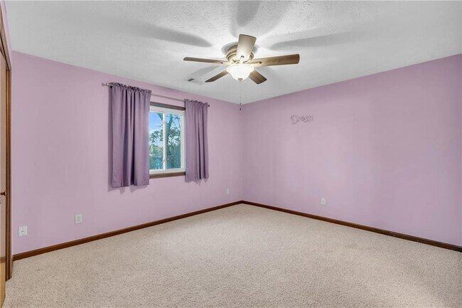 Building Photo - 1616 Maple Ridge Dr