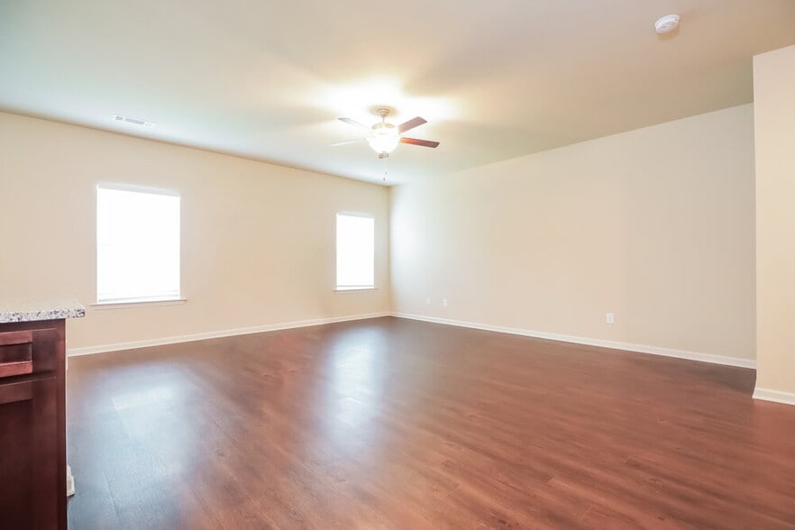 Building Photo - 432 Vermeer Ct