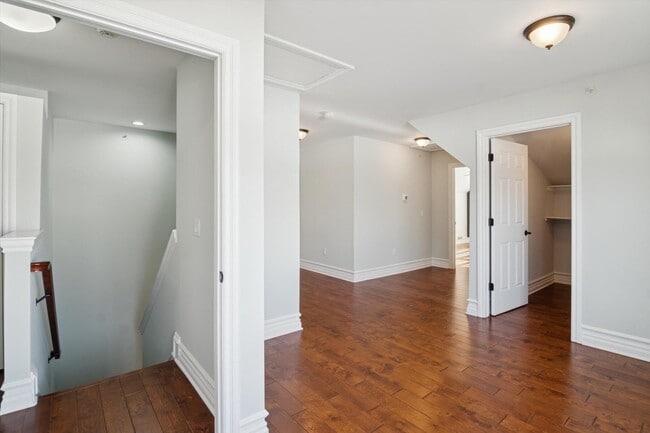 Building Photo - 934 W Huron St