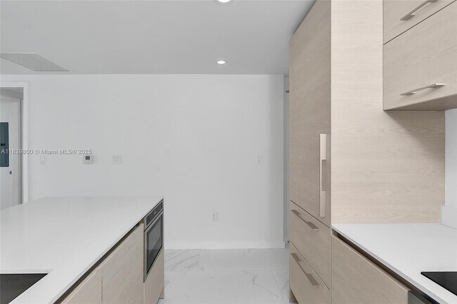 Building Photo - 1300 S Miami Ave
