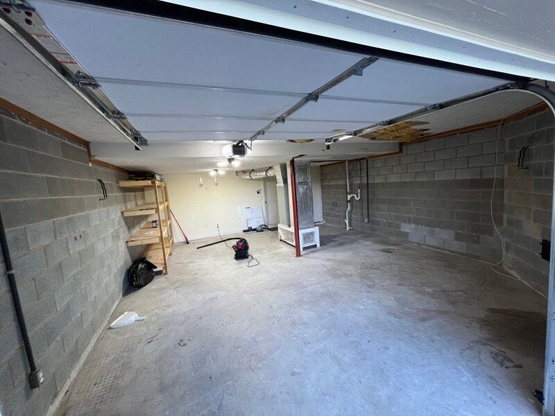 Building Photo - 122 Greenbrier Dr