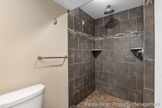 Building Photo - 10945 Mountain Ash Ave NW