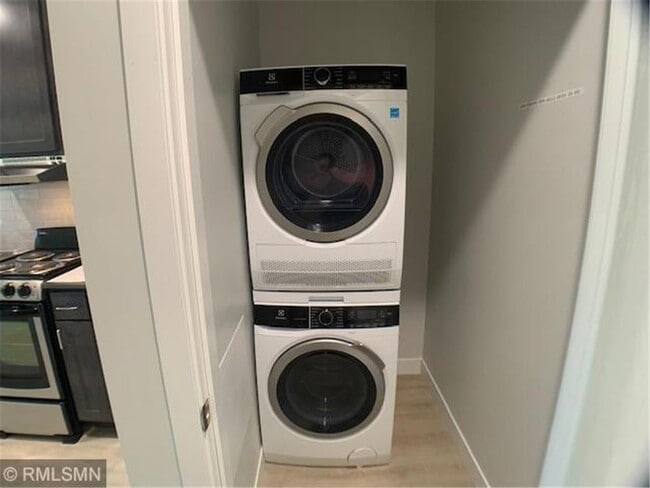 Building Photo - 3325 E 52nd St