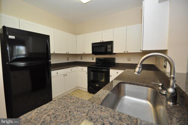 Building Photo - 4550 Strutfield Ln