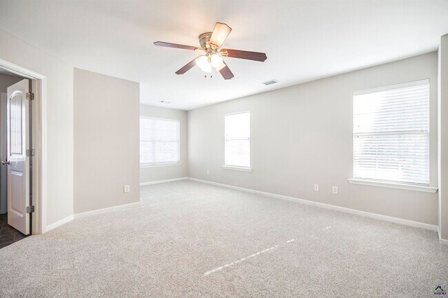 Building Photo - 104 Rosales Dr