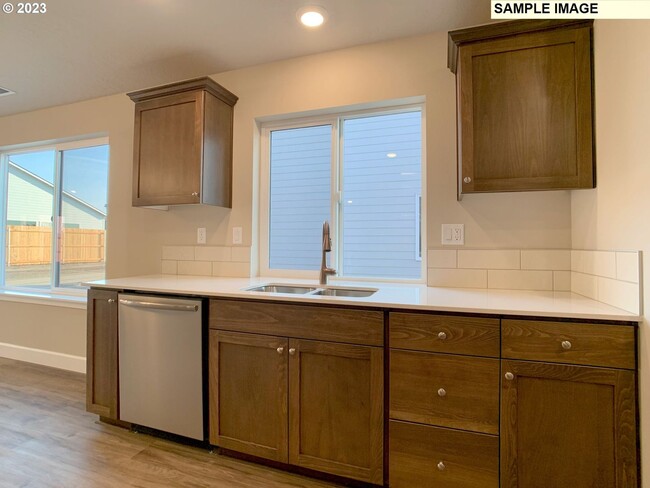 Building Photo - A Must see Hermiston Home!!