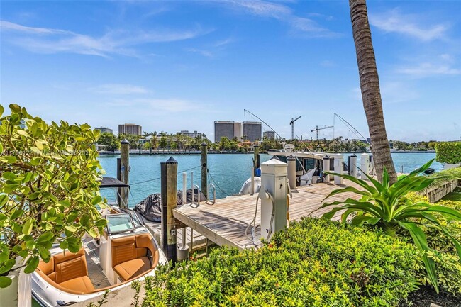 Building Photo - 9901 E Bay Harbor Dr