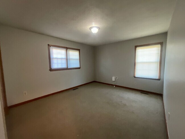 Building Photo - 2039 Ironwood Dr