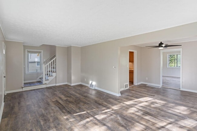 Building Photo - 1114 Roslyn Ave