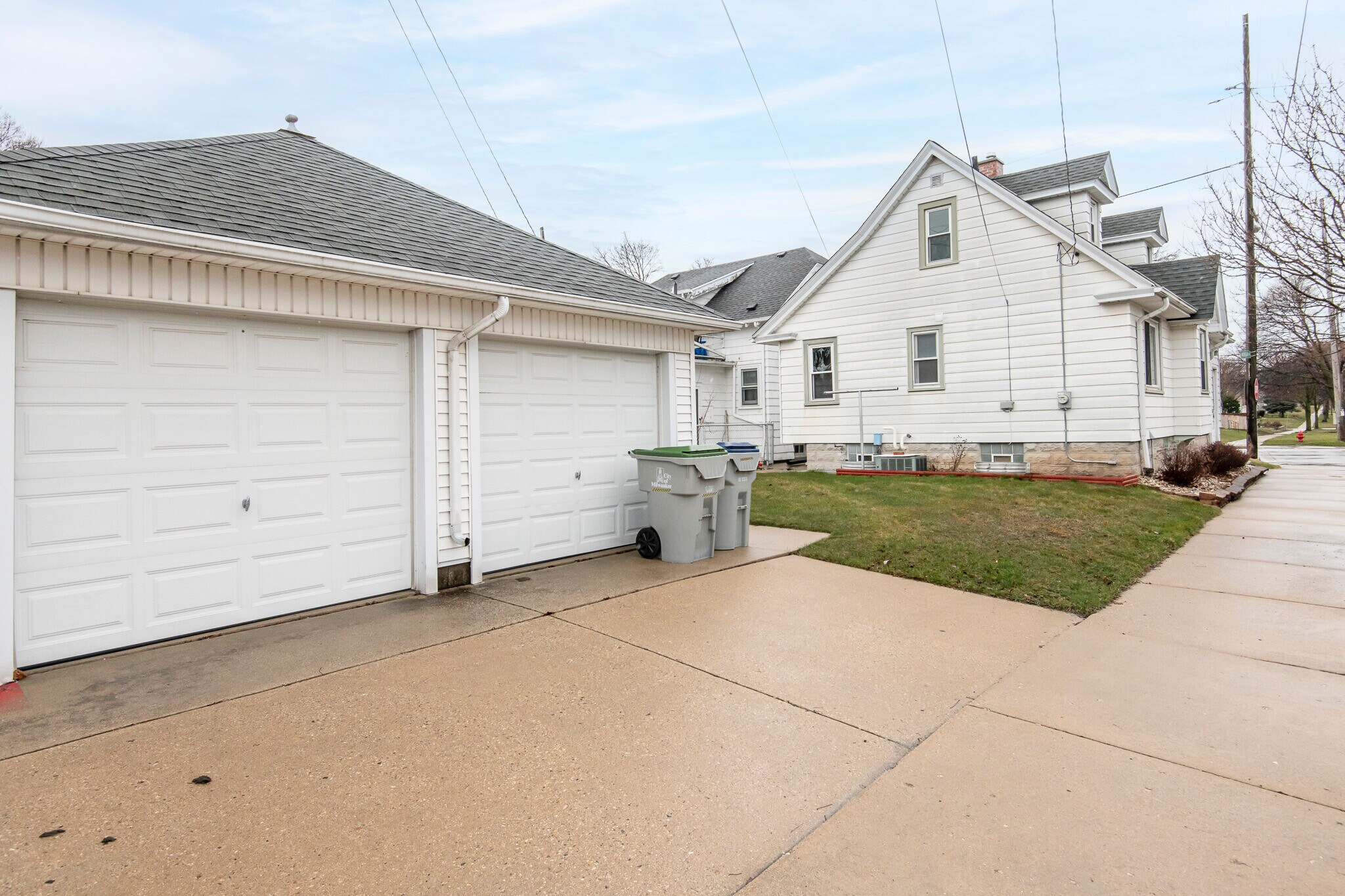 Building Photo - 3500 S Clement Ave