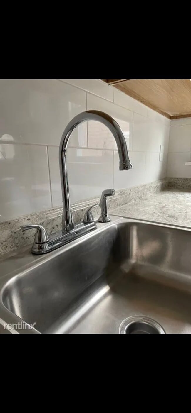 Building Photo - 23 Harding Pl