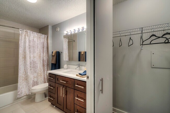 Building Photo - 530 N State St