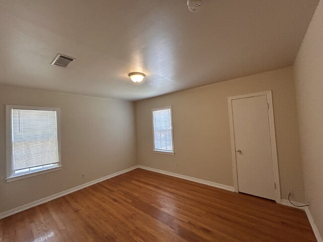 Building Photo - "Charming 4-Bed, 2-Bath Home