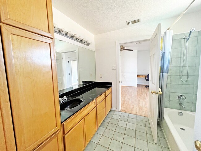 Building Photo - 101 Capt Lee