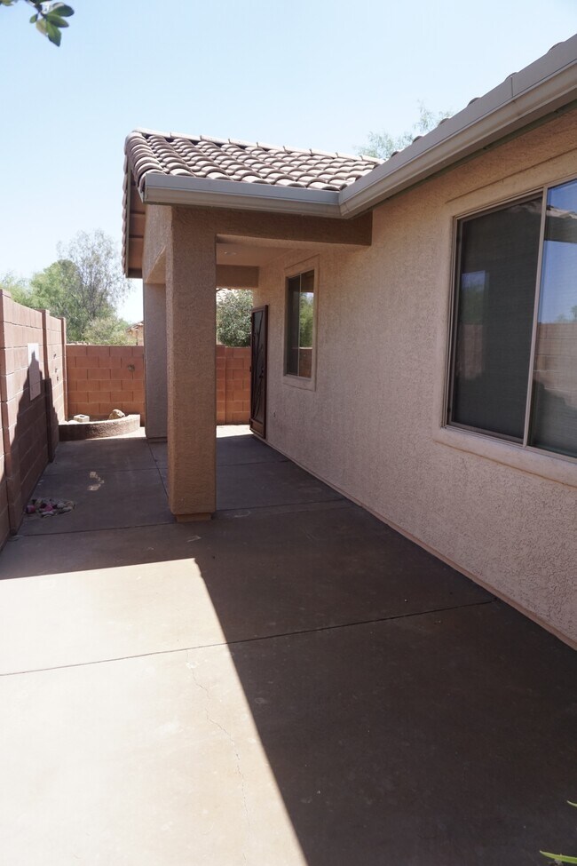 Building Photo - 5074 N River Fringe Dr