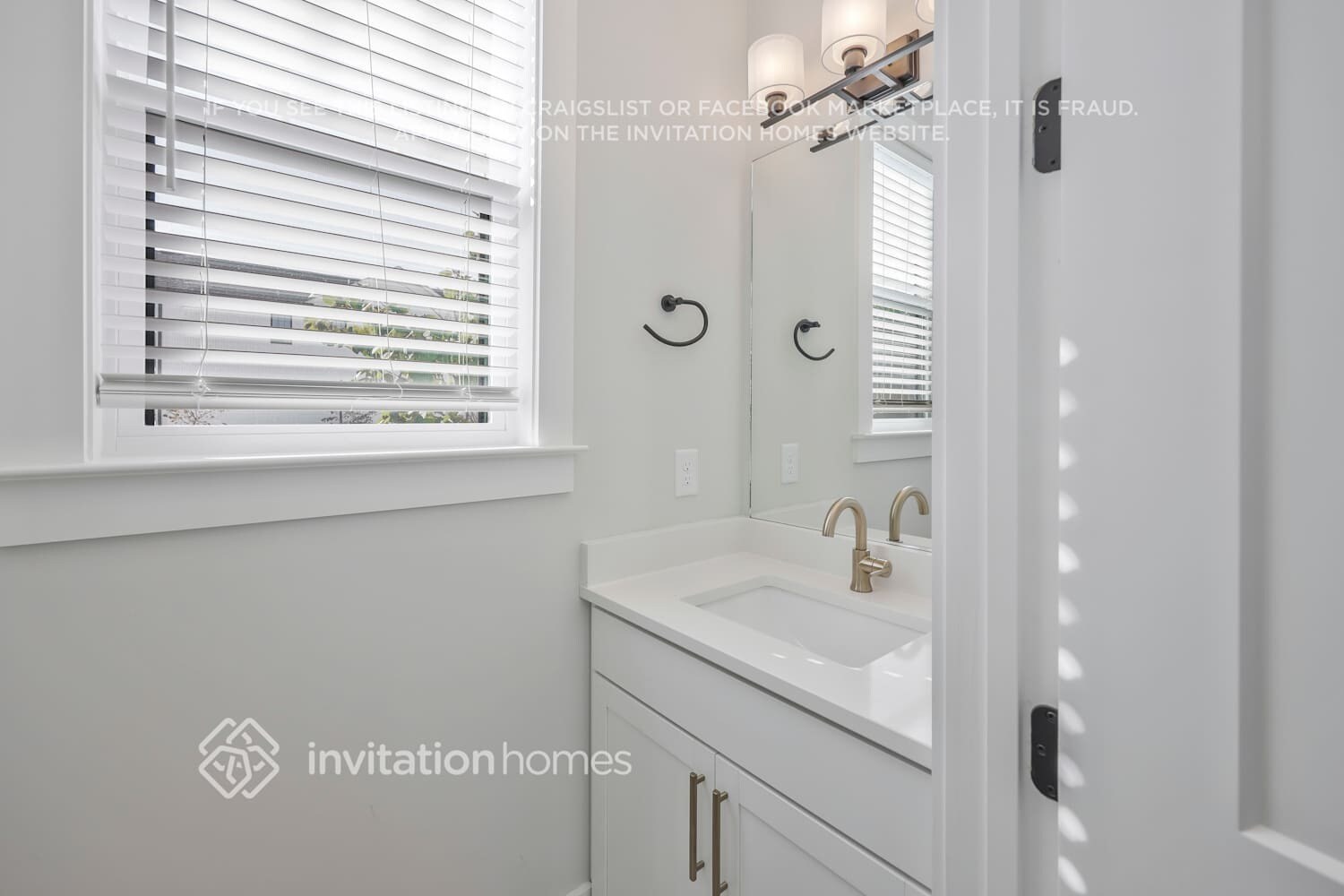 Building Photo - 647 Vernon Ave