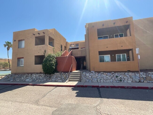 Building Photo - Casa Club Rental