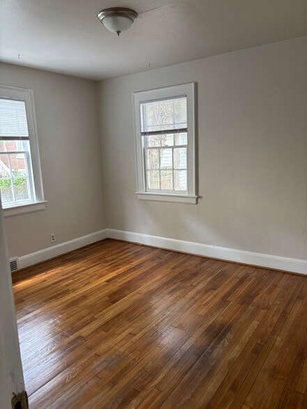 Building Photo - 130 Riverview Ave