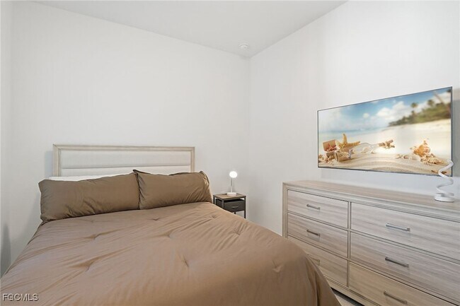 Building Photo - 14161 Heritage Landing Blvd