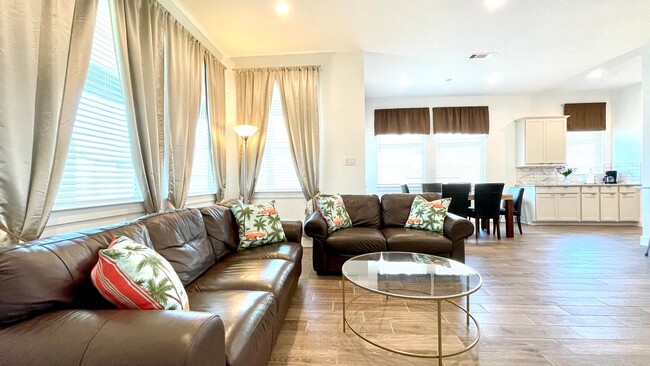 Building Photo - 4516 Bartagrass Dr