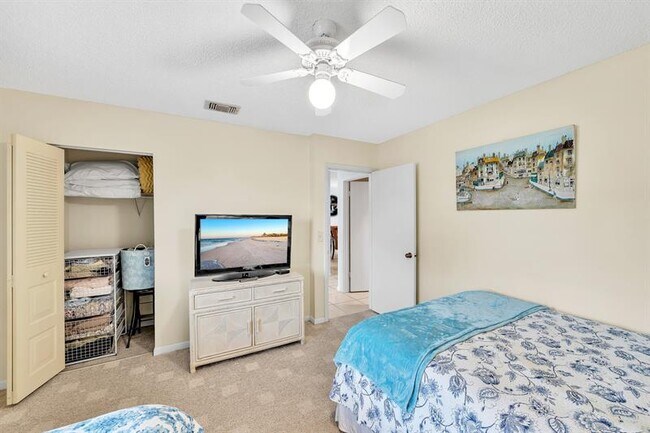 Building Photo - 9278 Vista Del Lago