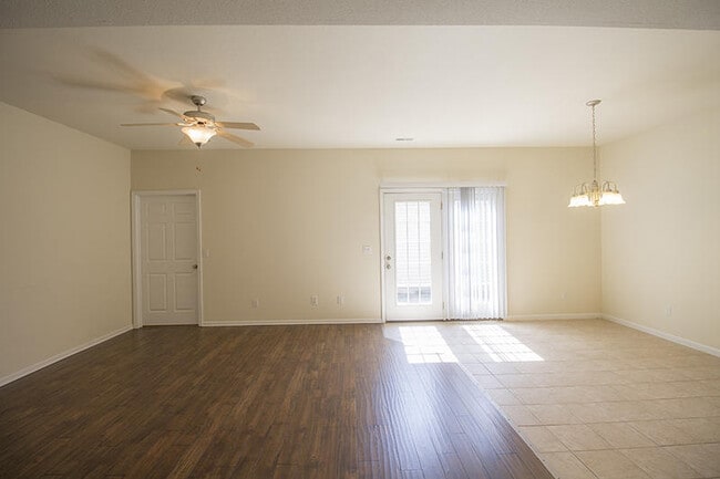 Building Photo - 1930 CENTER St